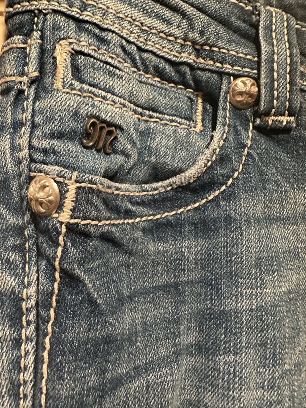 Miss Me Studded Cross Pocket Distressed
Boot Cut Jeans Size 26 - Picture 5 of 10
